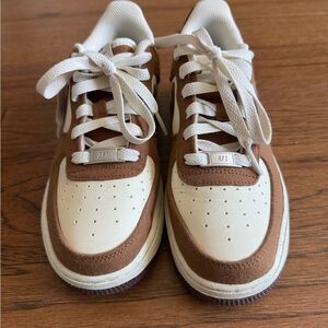 Nike Air Force 1 LV8 kids size 4